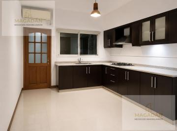 Casa · 115m² · 4 Ambientes · Venta de Triplex 4 Ambientes - Zona Ramos Mejía - Apto Credito - Acepta Permuta
