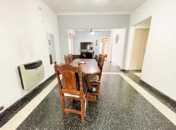 Casa · 90m² · 4 Ambientes · 1 Cochera · Casa 2 Dorm., en Venta en La Plata