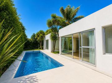 Casa de 5 ambientes, Mar del Plata · Casa en Venta con Piscina en Rumencó
