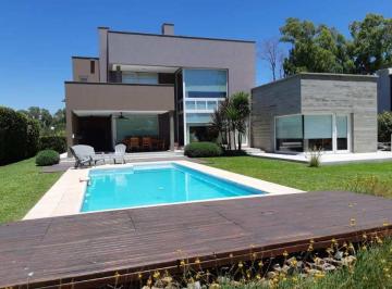 PB: LIVING/COMEDOR CON DOBLE ALTURA - TOILETTE -
COCINA CON MUEBLES COMPLETOS - · Casa de 300 m² con 4 Dorm. en Venta en La Cándida