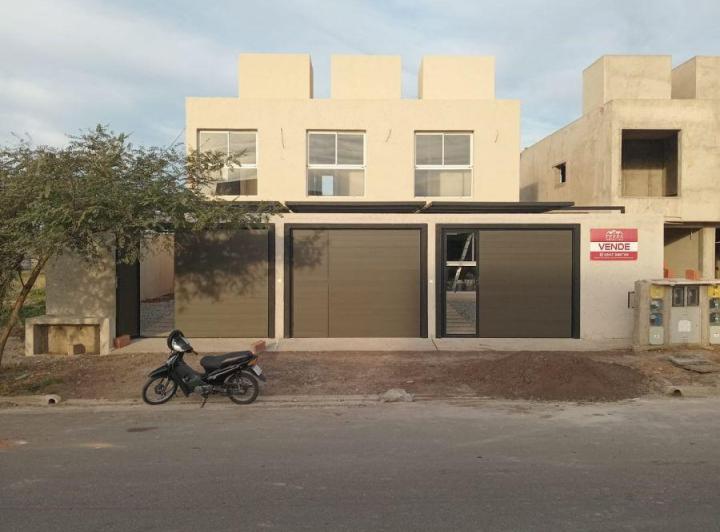 Casa · 73m² · 5 Ambientes · 1 Cochera
