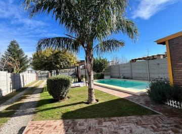 Casa · 60m² · 2 Ambientes · Venta - Casa 1 Dormitorio con Pileta - Punta Chacra, Zavalla