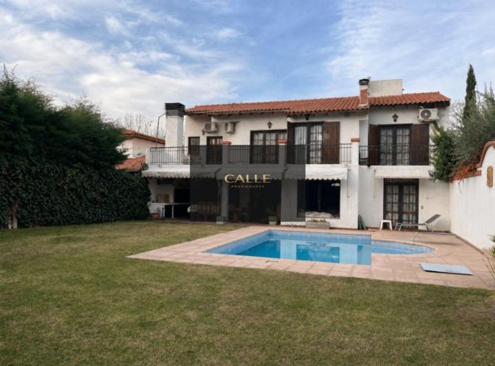 Casa · 320m² · 10 Ambientes · 1 Cochera