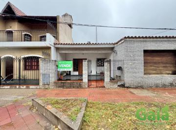 Casa · 190m² · 6 Ambientes · 3 Cocheras · Casa en Venta en Los Algarrobos a m de Segunda Rotonda de Tres Cerritos