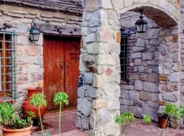 Casa de 5 ambientes, Ituzaingó · Exclusiva Casa de Estilo Campestre en Entorno Natural con Piscina y Gran Parque