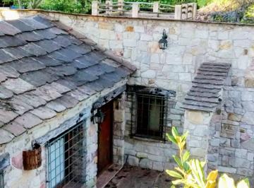 Casa de 5 ambientes, Ituzaingó · Exclusiva Casa de Estilo Campestre en Entorno Natural con Piscina y Gran Parque
