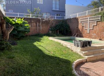 Casa · 330m² · 6 Ambientes · 2 Cocheras · Casa 6 Ambientes en Lote Propio 8,66 X 42 con Parque y Piscina en Villa del Parque