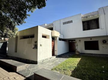 Casa · 367m² · 8 Ambientes · 3 Cocheras · Venta Casa 5 Dorm. en La Mejor Zona de Alberdi