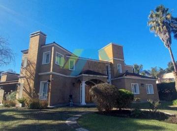 Casa · 131m² · 1 Cochera · Casa Chalet en Venta en Saint Matthew´s, Pilar, G. B. a. Zona Norte