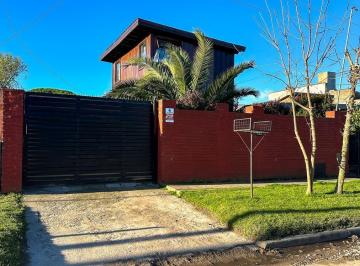 Casa · 300m² · 6 Ambientes · 1 Cochera · Casa en Faro