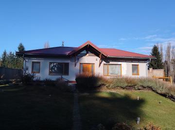 Casa · 301m² · 7 Ambientes · 3 Cocheras · Casa en Las Golondrinas