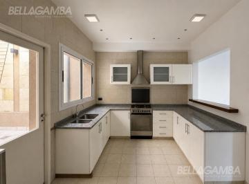Casa · 369m² · 7 Ambientes · 1 Cochera · Casa Venta 7 Ambientes Cochera Apto Credito