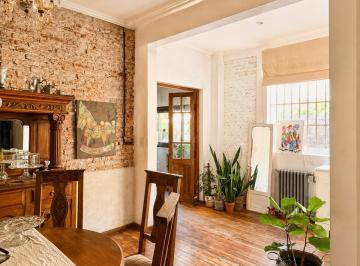 Casa · 165m² · 4 Ambientes · 1 Cochera · Casa en Tolosa