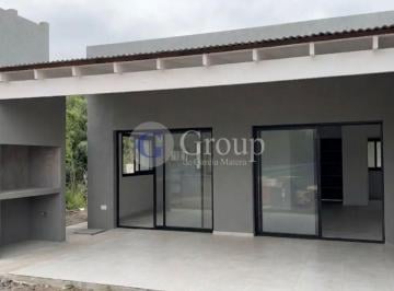 Casa · 137m² · 4 Ambientes · 1 Cochera · Casa Chalet en Venta en San Ramón, Pilar del Este, Pilar