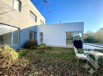 Casa · 169m² · 5 Ambientes · 2 Cocheras · Venta Casa 3 Dormi con Quincho y Pileta - Bº Cerrado Villa Muluen - Plottier
