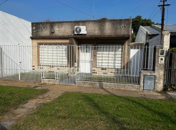 Casa · 100m² · 3 Ambientes · 1 Cochera · Casa 3 Ambientes en Venta en Lanus Apto Credito!