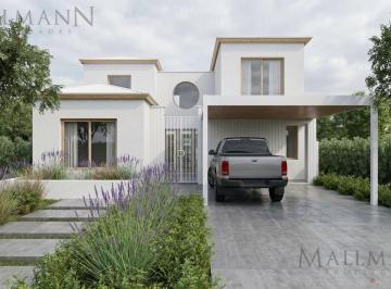 Casa · 268m² · 9 Ambientes · 4 Cocheras · Venta Casa 4 Dorm. en Tilbury, Pilará a Estrenar
