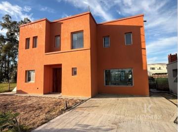 Casa · 158m² · 5 Ambientes · 2 Cocheras · Casa Venta 3 Dorm. - Santa Sofia - Pilar del Este