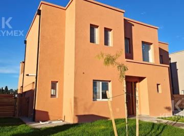 Casa · 158m² · 5 Ambientes · 2 Cocheras · Casa Venta 3 Dorm. - Santa Sofia - Pilar del Este