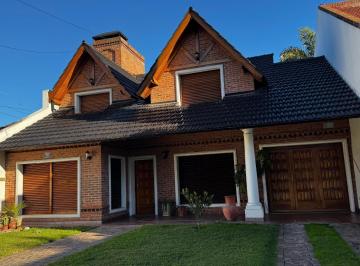 Casa · 323m² · 6 Ambientes · 4 Cocheras · Casa en Venta - Merlo