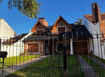 Casa · 400m² · 6 Ambientes · 4 Cocheras · Casa en Venta - Merlo