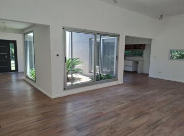 Casa · 193m² · 7 Ambientes · 2 Cocheras · Casa en Venta - Barrio San Matías - Escobar - 3 Dorm. (1 Suite) - Dependencia
