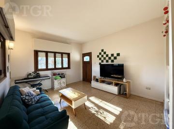 Casa · 91m² · 4 Ambientes · 2 Cocheras · Casa en Venta en Lonchamps Hermosa Cerca de La Estación