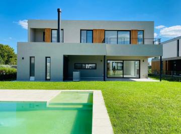 Casa · 260m² · 5 Ambientes · 2 Cocheras · Casa en Venta en Pilará - La Calesa - Pilar - Urdapilleta Propiedades