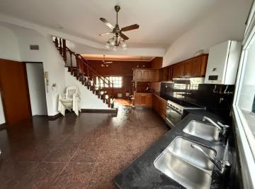 Casa · 284m² · 4 Ambientes · 1 Cochera · Casa en Alquiler - La Plata