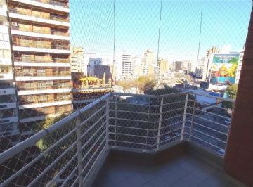 Departamento · 70m² · 5 Ambientes · 1 Cochera · Departamento en Av Pellegrini Al 1200. con Cochera. Balcon Al Frente. Facultades