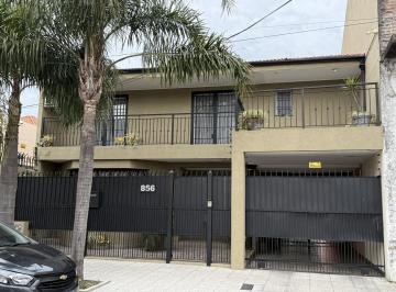 Casa · 300m² · 5 Ambientes · 2 Cocheras · Casa en Venta La Calabria San Isidro
