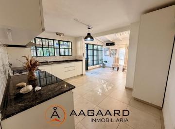 Casa · 231m² · 9 Ambientes · 2 Cocheras · Casa en Venta Quintas de Arguello
