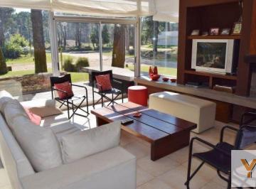 Casa · 200m² · 5 Ambientes · 1 Cochera · Casa en Venta - 4 Dorm. 3 Baños - 904 m² - Pinamar Norte