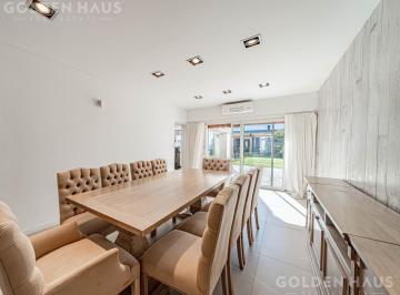 Casa · 375m² · 6 Ambientes · 2 Cocheras · Casa en Villa Luro