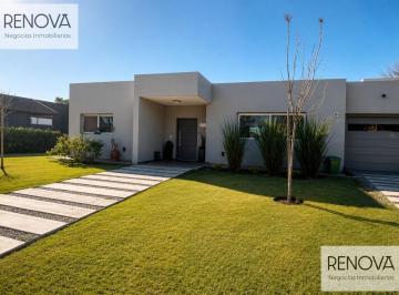 Casa · 380m² · 6 Ambientes · 2 Cocheras · Casa Única en Cañuelas Country Golf, Uno de Los Mejores Barrio Privados de La Zona!