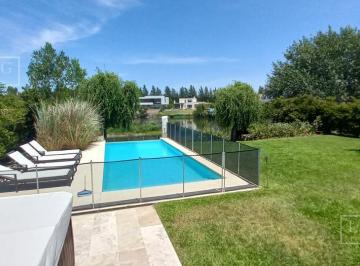 Casa · 360m² · 6 Ambientes · 2 Cocheras · Alquiler Temporario Albanueva a La Laguna Alquiler Enero Y/o Febrero 2024