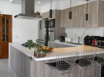 Casa · 173m² · 6 Ambientes · 1 Cochera · Casa en Hurlingham Zona Norte/oeste