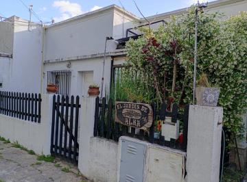 Casa de 4 ambientes, Lomas de Zamora · Casa 3amb con Amplio Quincho Ó Dpto Al Fondo, Ideal Para Tener 2 Alquileres.