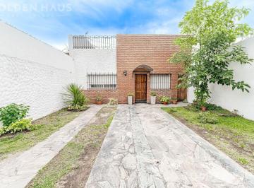 Casa · 138m² · 6 Ambientes · 2 Cocheras · Casa Lote Propio 8,66x43