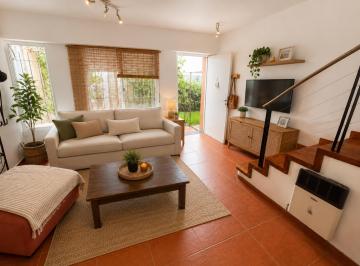 Departamento · 75m² · 3 Ambientes · Casa de Pasillo en Venta de 2 Dorm. en Catamarca 1600, en Rosario, Centro