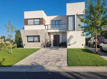 Casa · 240m² · 5 Ambientes · 3 Cocheras · Venta Casa 5 Amb Santa Lucia Pilar del Este