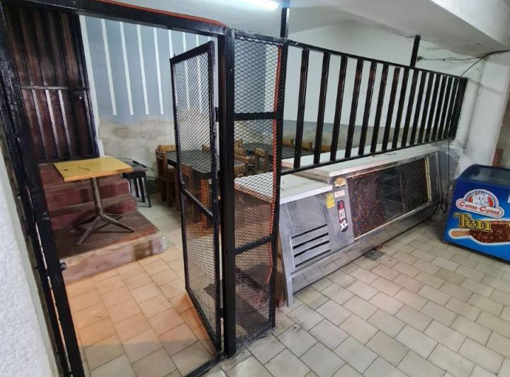 Local comercial · 1300m² · 8 Ambientes · 1 Cochera