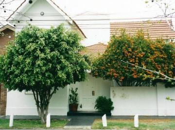 Casa de 5 ambientes, Morón · Chalet en Venta C/ Cochera en Castelar