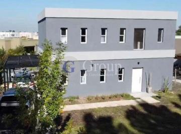 Casa · 135m² · 5 Ambientes · 1 Cochera · Casa Chalet en Venta en San Eduardo, Pilar del Este, Pilar