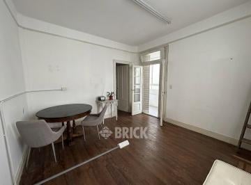 Departamento · 57m² · 2 Ambientes · Sarmiento Al 2000 - 57 m² Impecable Baño y Cocina Completos