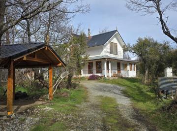 Casa · 102m² · 5 Ambientes · 2 Cocheras · 1 Hectárea con Casa en Venta en Mallin Ahogado, El Bolsón
