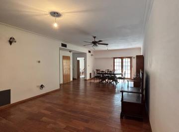 Casa · 250m² · 8 Ambientes · 1 Cochera · Casa en Alquiler La Plata