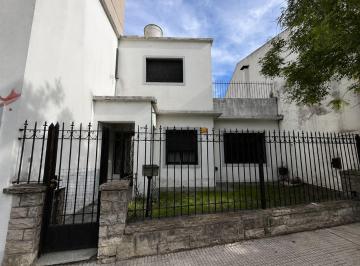 Casa · 230m² · 5 Ambientes · 1 Cochera · Casa 5 Ambientes en Venta en Ramos Mejia Centro