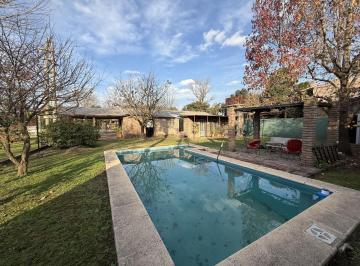 Casa · 97m² · 5 Ambientes · 2 Cocheras · Casa en Funes