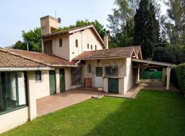 Quinta vacacional · 130m² · 5 Ambientes · 3 Cocheras · Venta Casa Quinta 5 Ambientes - Quincho - Pileta - Parque - Barrio Cerrado - Carlos Spegazzini